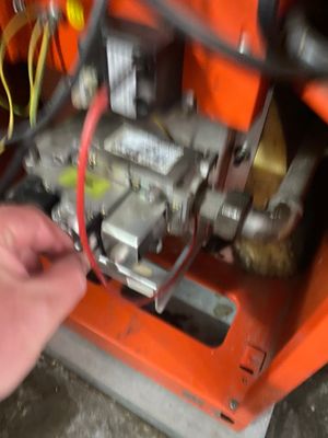 hier wo der Bolzen rausschaut