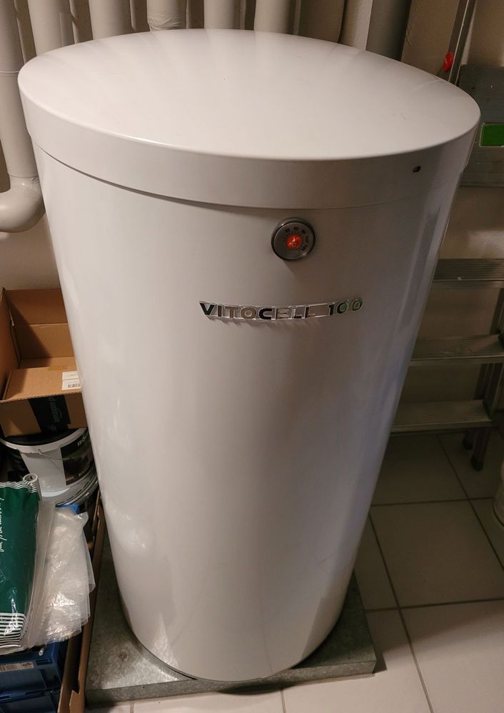 Vitocell 100-V Typ CVA Einbau 2007.jpg