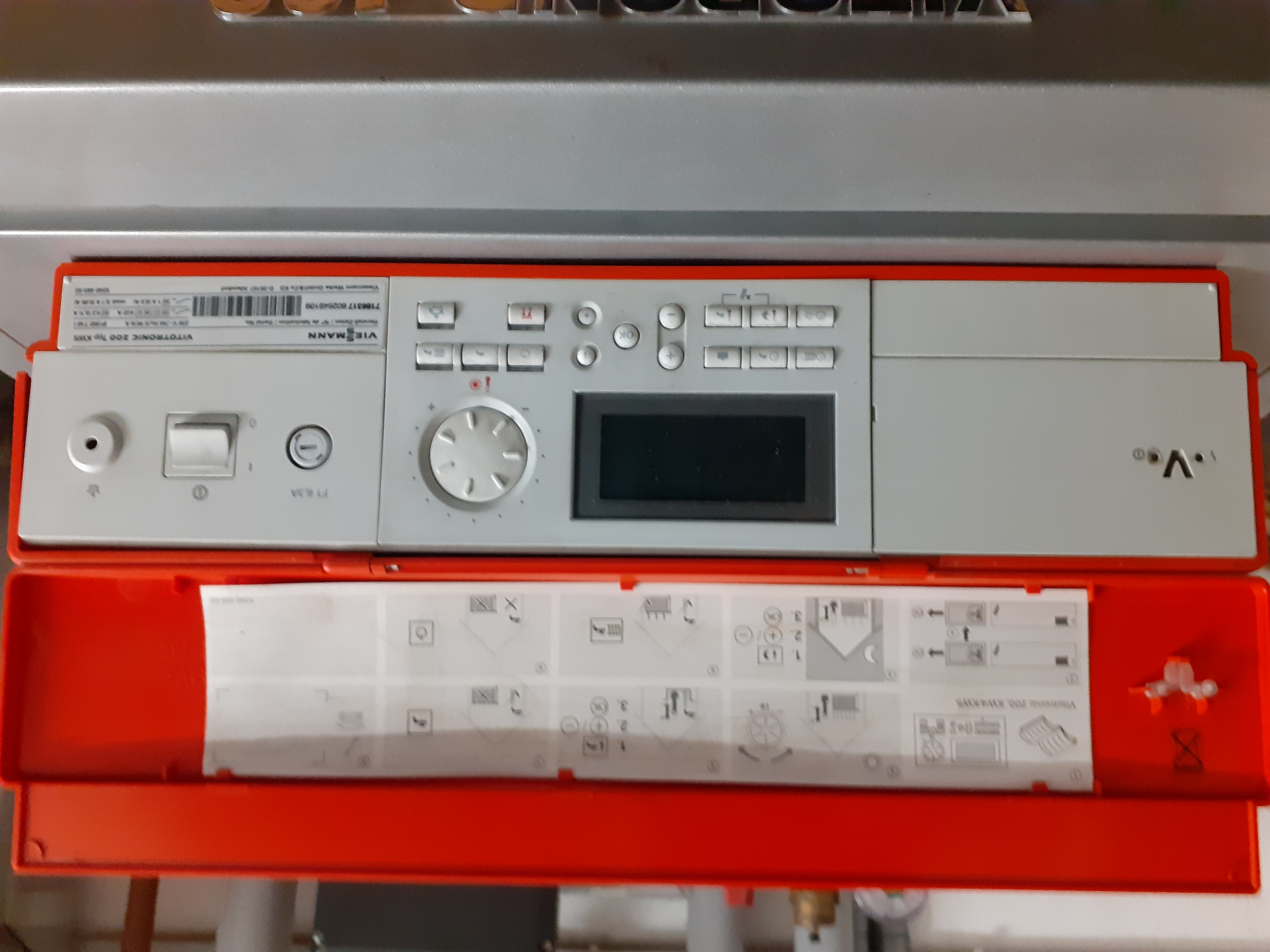 Bild von VITOTRONIC 200 KW5 Display dunkel.jpg
